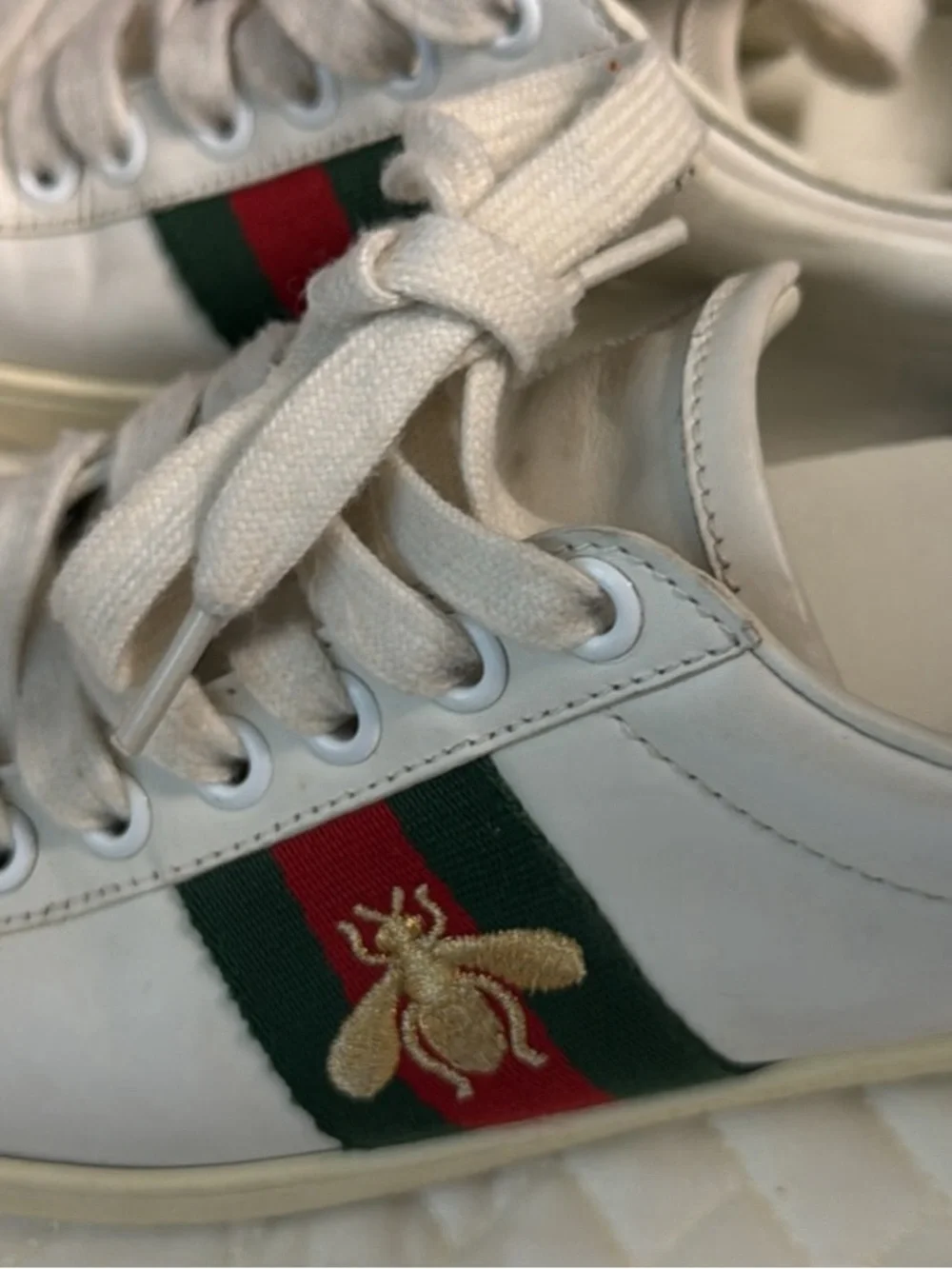 GucciWhite Leather Women's Low-Top Sneakers with Green & Red Stripe